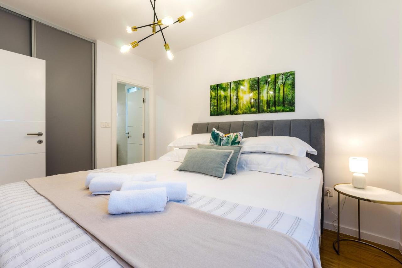 Penthouse Perla With Jacuzzi Novalja